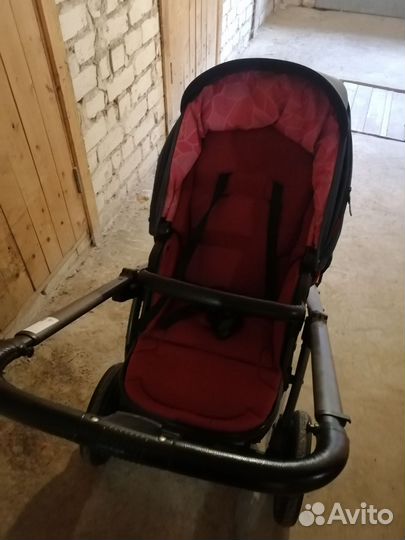 Прогулочная коляска