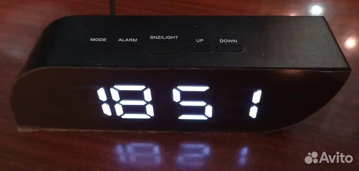 Часы настольные / цифры белые NA-018