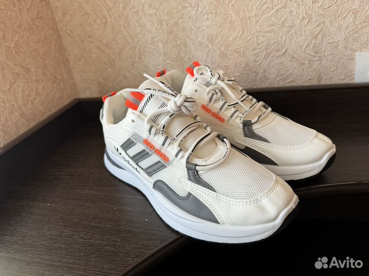 Кроссовки мужские 42 размер