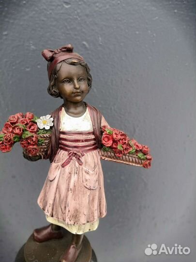 Девочка венка 22 см бронза цветы цветочница