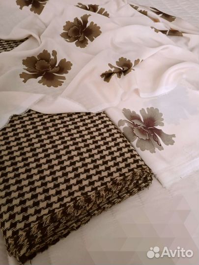 Натуральный шелк и лёгкая шерсть.Италия