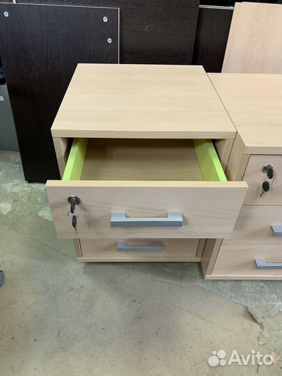 Продается подкатная тумба для документов 3 ящика