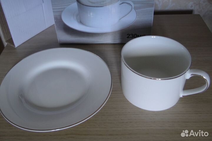Новая чашка с блюдцем 230 мл. в подарочной упаковк