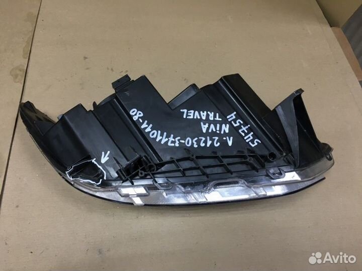 Фара передняя левая Лада Нива тревел