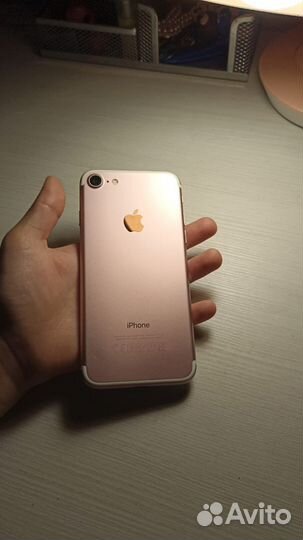 Телефон iPhone 7