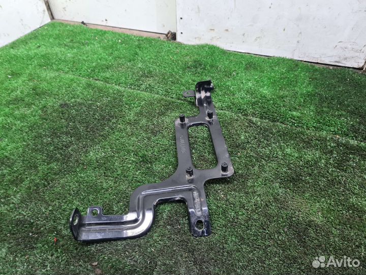 Крепление блока управления двигателем Kia Ceed 2