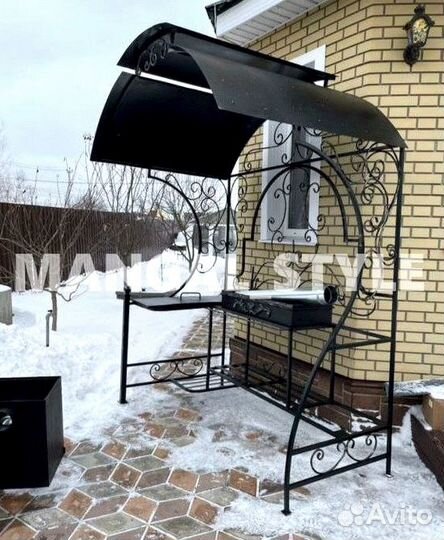 Мангал с крышей