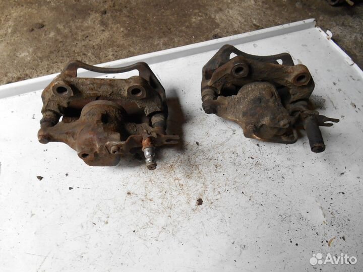 Передний правый суппорт Volkswagen Passat B5