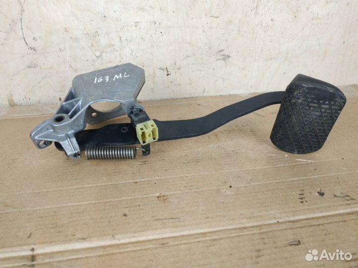 Педаль тормоза Mercedes-Benz M-Class W163
