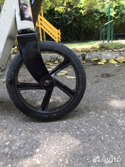Самокат взрослый с большими колесами