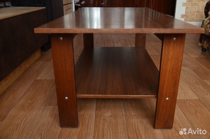 Журнальный столик