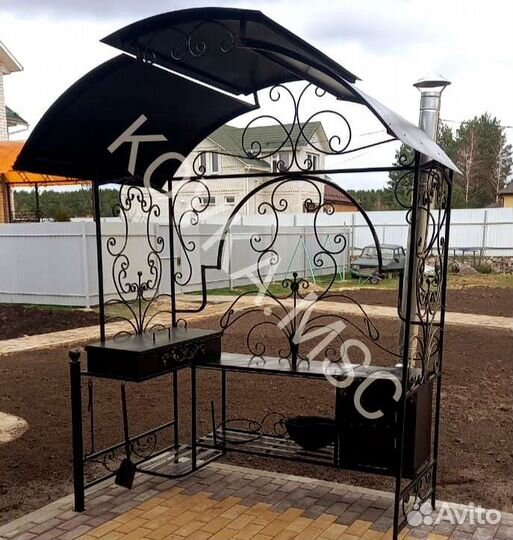 Мангал с крышей