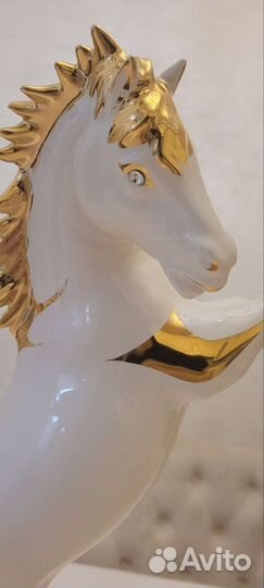 Итальянская фарфоровая статуэтка конь Ahura