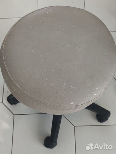 Стул для мастера маникюра бу