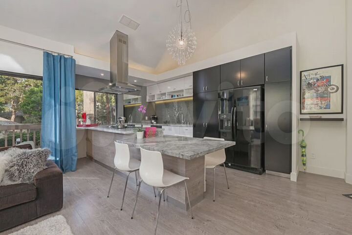 Коттедж 215 м² на участке 6 сот.