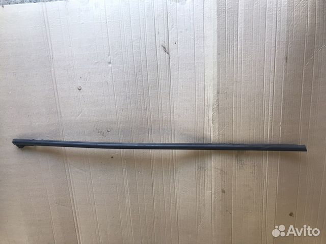 Уплотнитель стекла передней двери Skoda Rapid