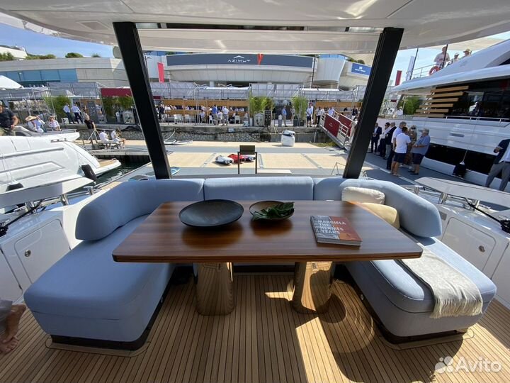 Моторная яхта Azimut 68, 2022