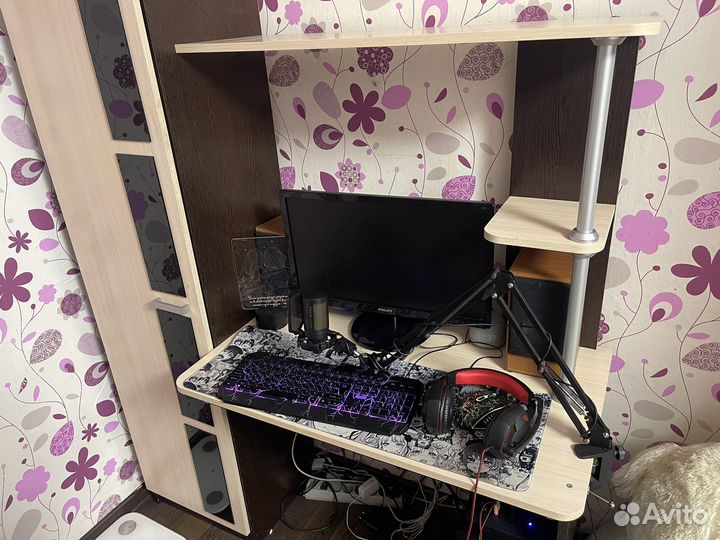 Письменный стол