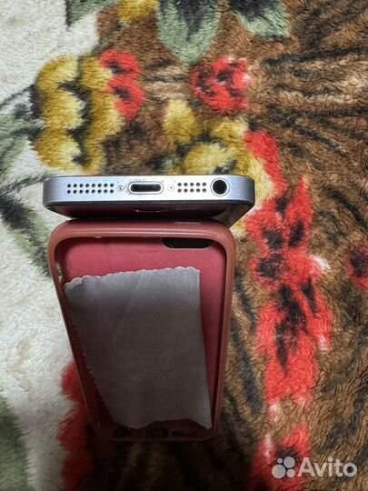 iPhone SE, 32 ГБ