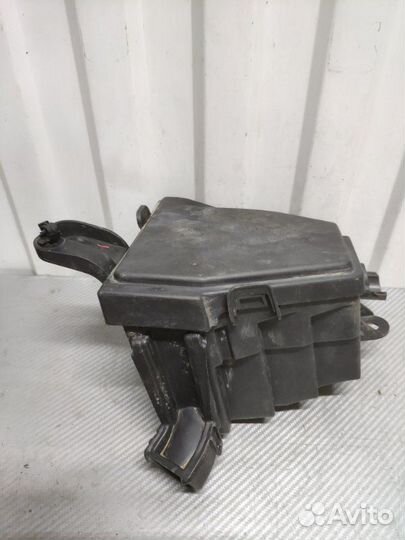 Корпус блока предохранителей Renault Logan 2004