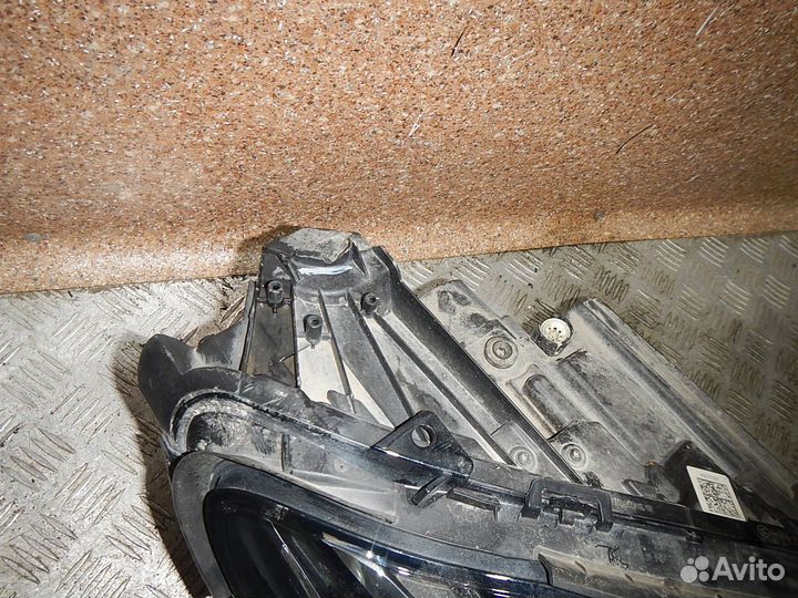 Фара правая Mercedes-Benz E-Class