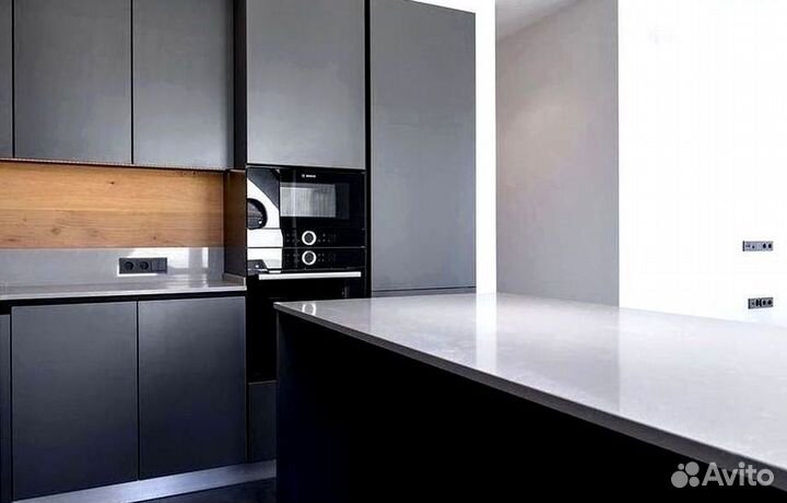 Кухонный гарнитур угловой в потолок с островом на