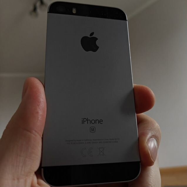 iPhone SE, 32 ГБ