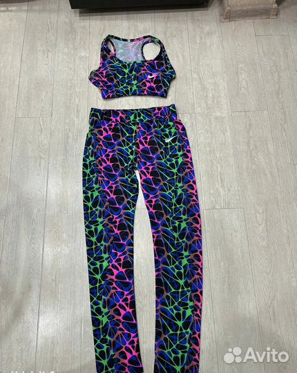 Костюм для спорта женский