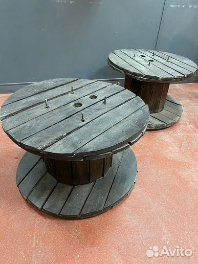 Катушка от кабеля деревянная. Столик