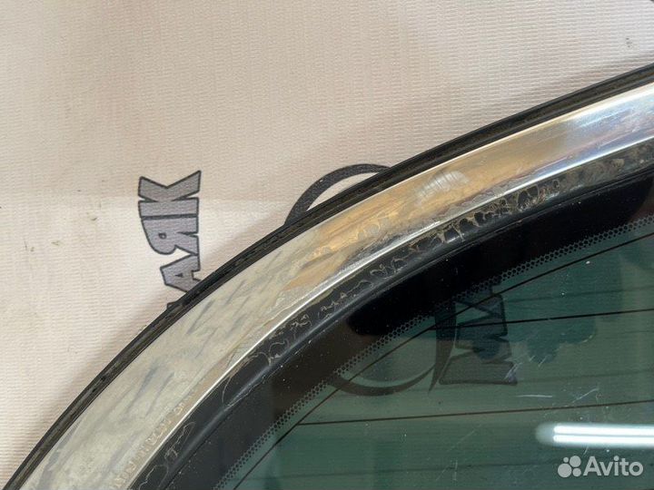 Стекло боковое багажника заднее правое Mazda