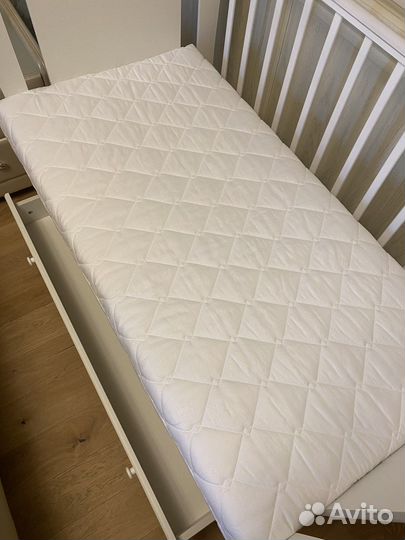 Детская кроватка с маятником и ящиком Forest Kids