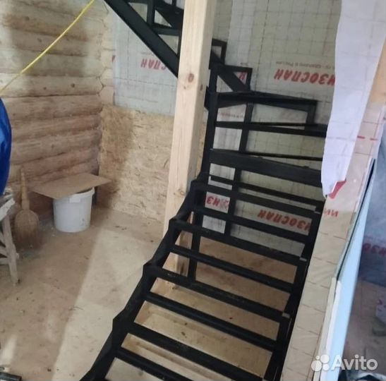 Лестница из металла / металлическая