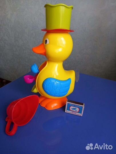 Утенок для веселого купания в ванне,в бассейне