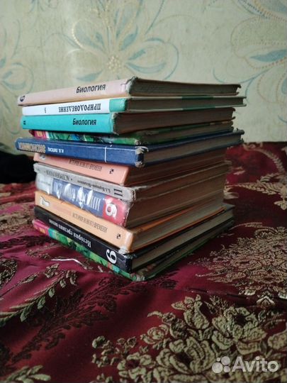Школьные учебники разного класса