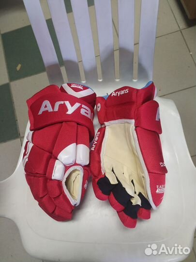 Клюшки хоккейные,перчатки хоккейные