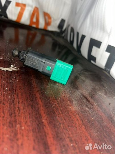 Датчик включения стоп сигнала Peugeot 308 1.6 EP6