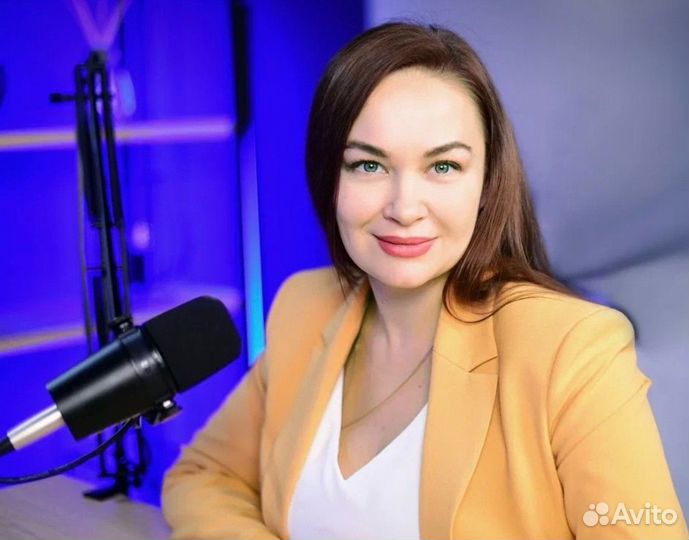 Ведущая шоу программы в новогоднюю ночь