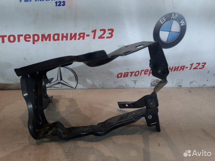 Кронштейн фары передний правый Mercedes C200 W204