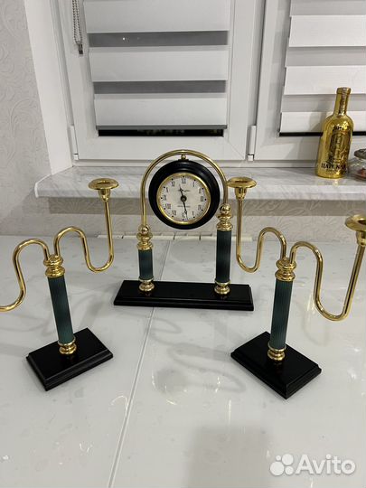 Винтажные часы с подсвечниками европа