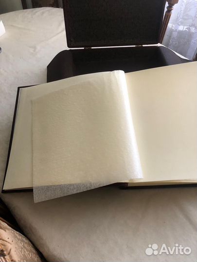 Фотоальбом из натуральной кожи в чемодане