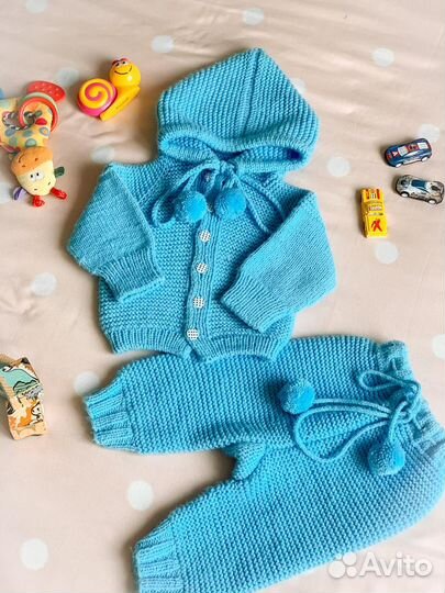 Вязаный костюм для малыша