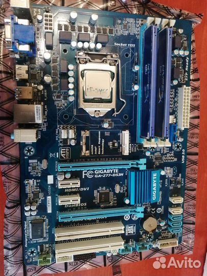 Материнская плата с процессором и памятью