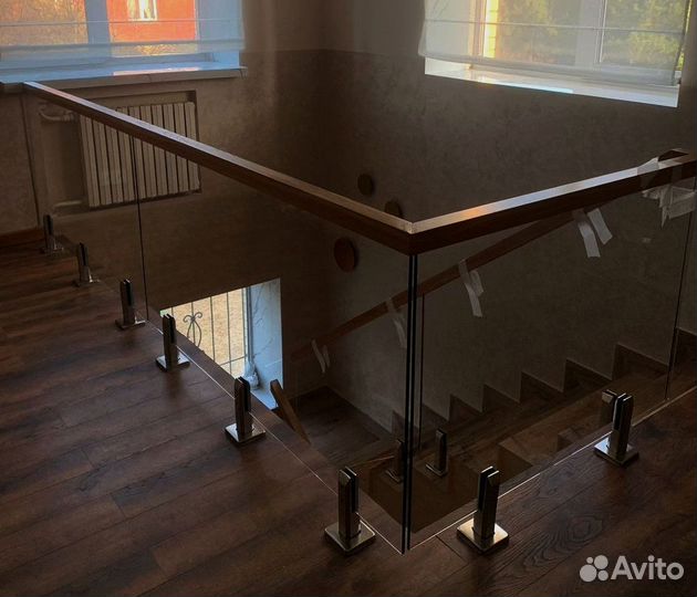 Стеклянные ограждения лестниц