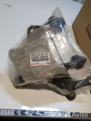 Кулак поворотный задний левый Toyota RAV4 X50