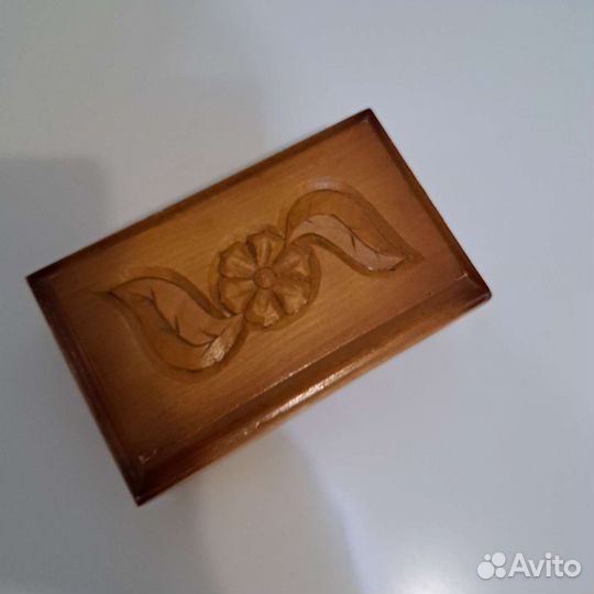 Шкатулка резная деревянная