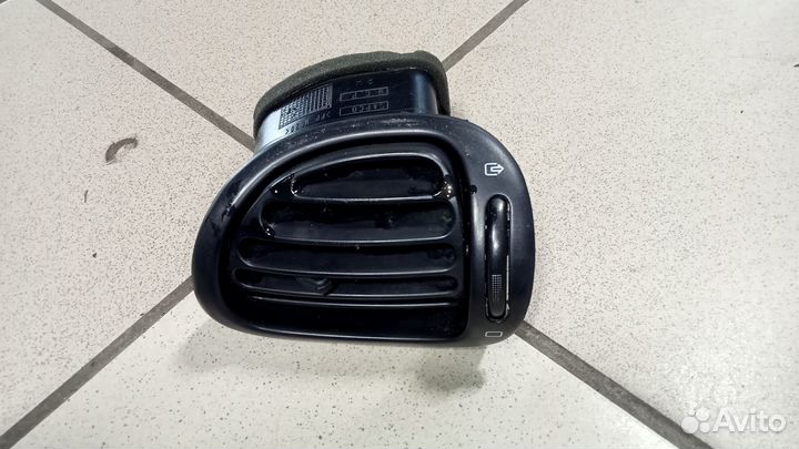 Дефлектор обдува салона правый Пежо 206 седан