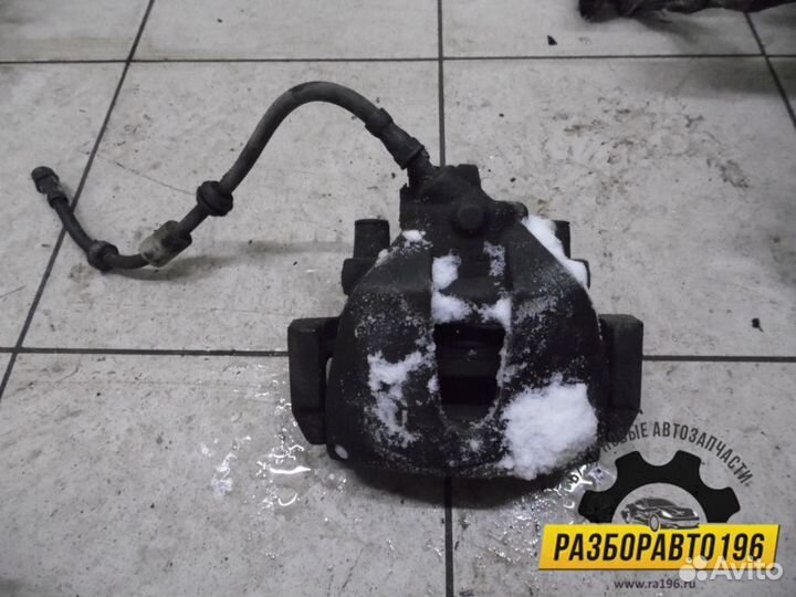 Суппорт передний правый Ford Focus II 2008-2011