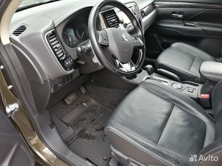 Mitsubishi Outlander 2.4 CVT, 2015, 84 000 км