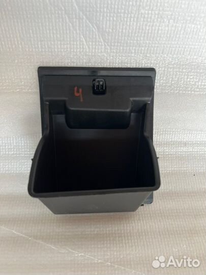 Бардачок левый Тoyota Camry V70/V75 2018-2023