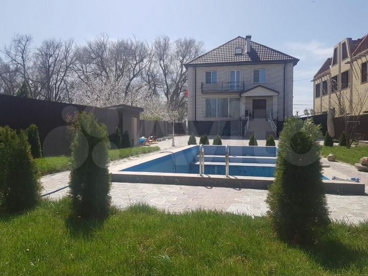 Коттедж 370 м² на участке 8 сот.